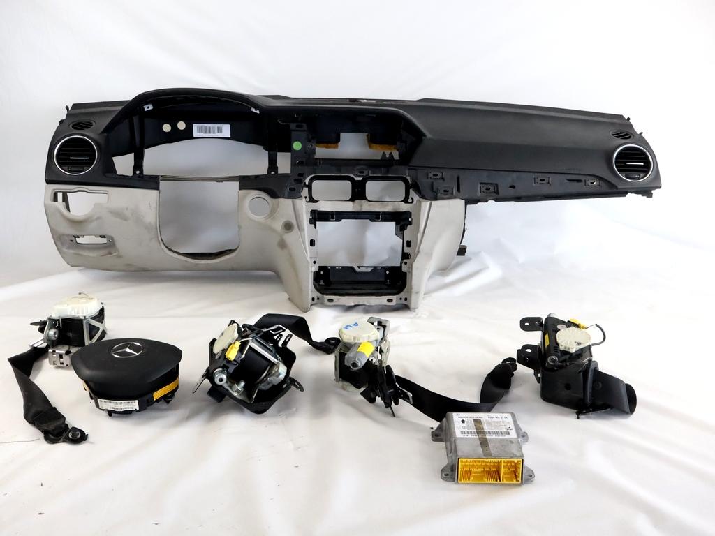 A2049012704 KIT AIRBAG MERCEDES CLASSE C 200 SW W204 2.2 D 100KW AUT 5P (2012) RICAMBIO USATO CON PRETENSIONATORI CINTURE DI SICUREZZA, CENTRALINA AIRBAG, AIRBAG VOLANTE GUIDATORE, AIRBAG PASSEGGERO, CRUSCOTTO 2468603102 2058608701