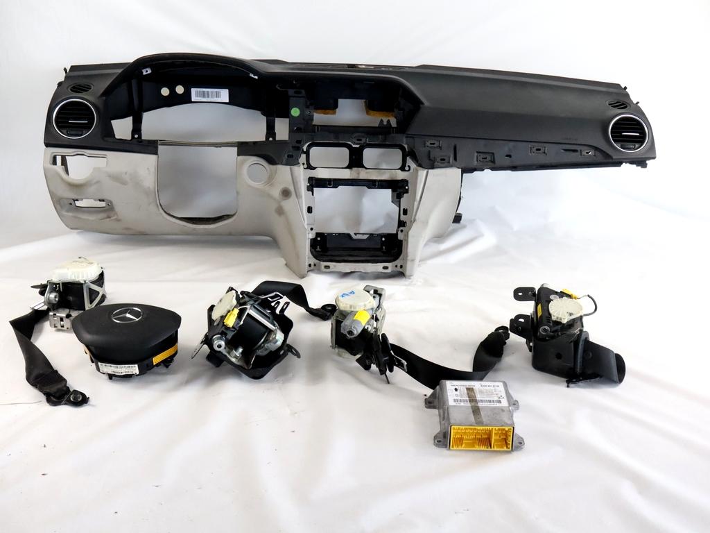 A2049012704 KIT AIRBAG MERCEDES CLASSE C 200 SW W204 2.2 D 100KW AUT 5P (2012) RICAMBIO USATO CON PRETENSIONATORI CINTURE DI SICUREZZA, CENTRALINA AIRBAG, AIRBAG VOLANTE GUIDATORE, AIRBAG PASSEGGERO, CRUSCOTTO 2468603102 2058608701