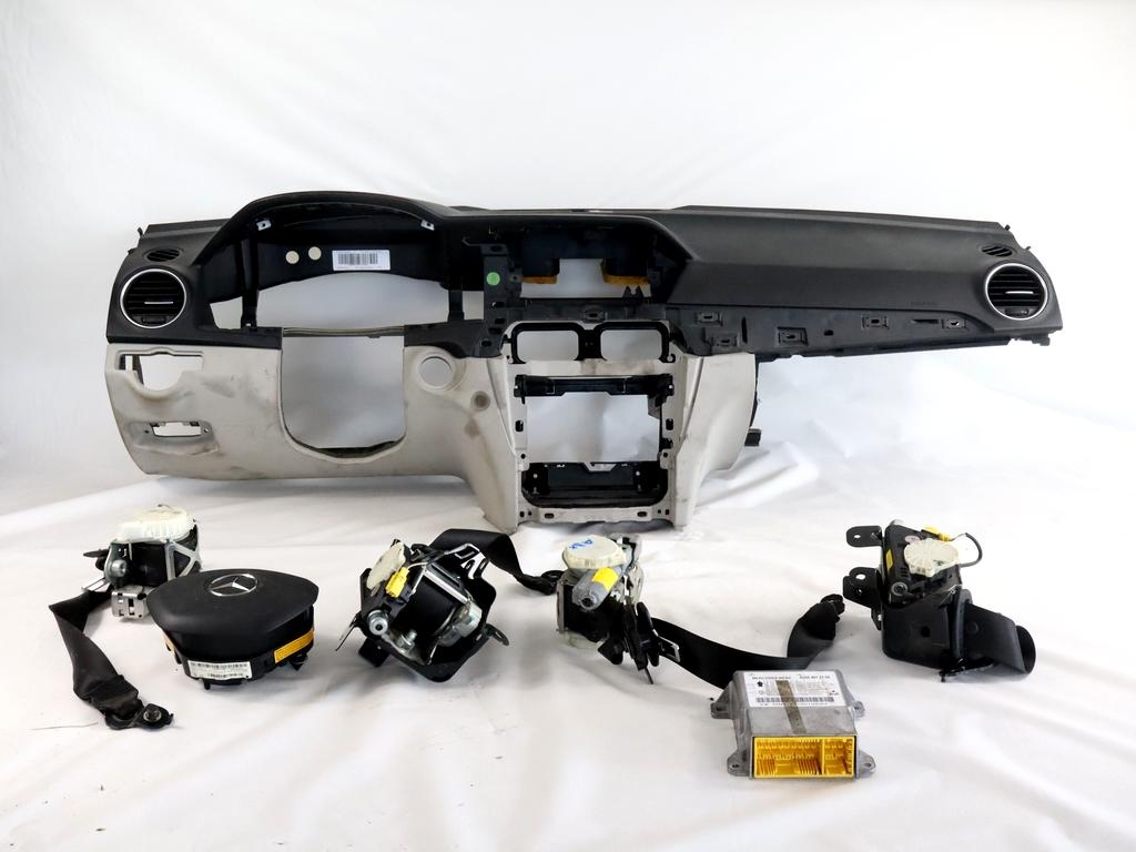 A2049012704 KIT AIRBAG MERCEDES CLASSE C 200 SW W204 2.2 D 100KW AUT 5P (2012) RICAMBIO USATO CON PRETENSIONATORI CINTURE DI SICUREZZA, CENTRALINA AIRBAG, AIRBAG VOLANTE GUIDATORE, AIRBAG PASSEGGERO, CRUSCOTTO 2468603102 2058608701