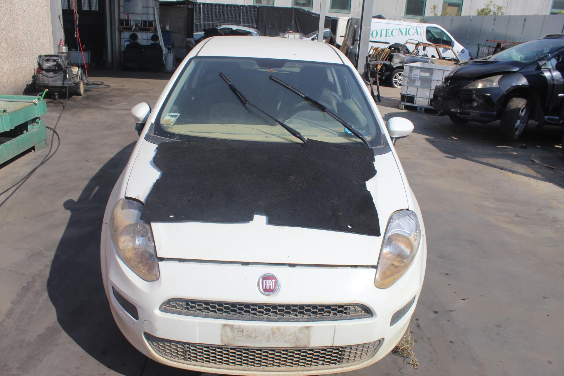 FIAT PUNTO 1.4 G 57KW 5M 3P (2013) RICAMBI USATI AUTO IN PIAZZALE 