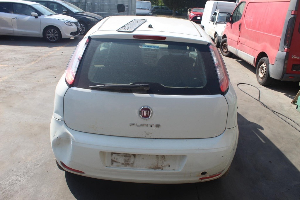 FIAT PUNTO 1.4 G 57KW 5M 3P (2013) RICAMBI USATI AUTO IN PIAZZALE 