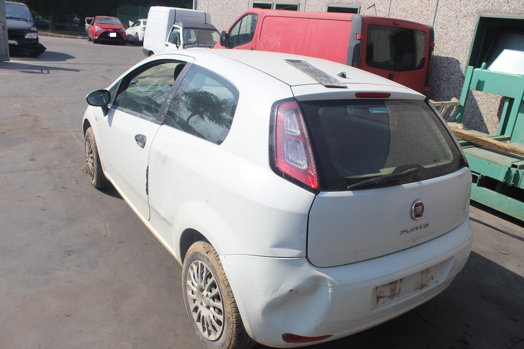 FIAT PUNTO 1.4 G 57KW 5M 3P (2013) RICAMBI USATI AUTO IN PIAZZALE 