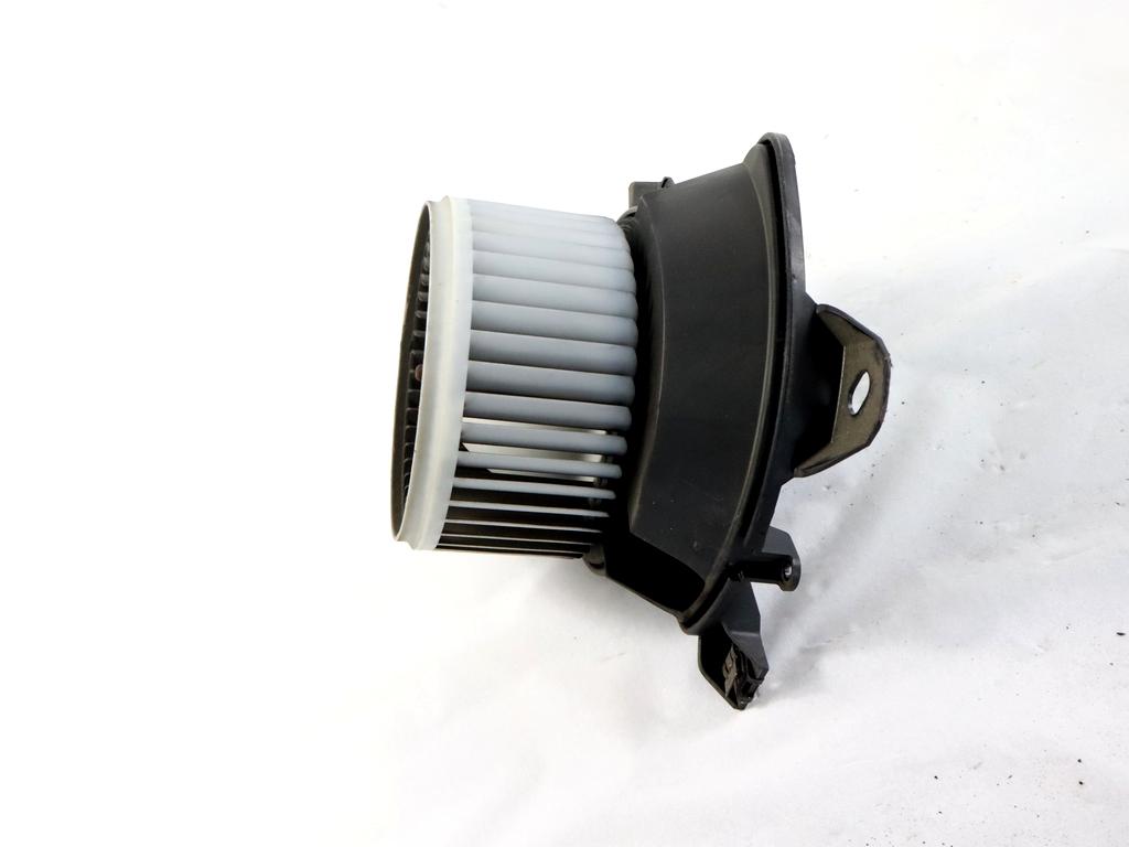 77364956 MOTORINO VENTOLA VENTILAZIONE ABITACOLO FIAT GRANDE PUNTO 1.2 B 48KW 5M 5P (2010) RICAMBIO USATO 164230100