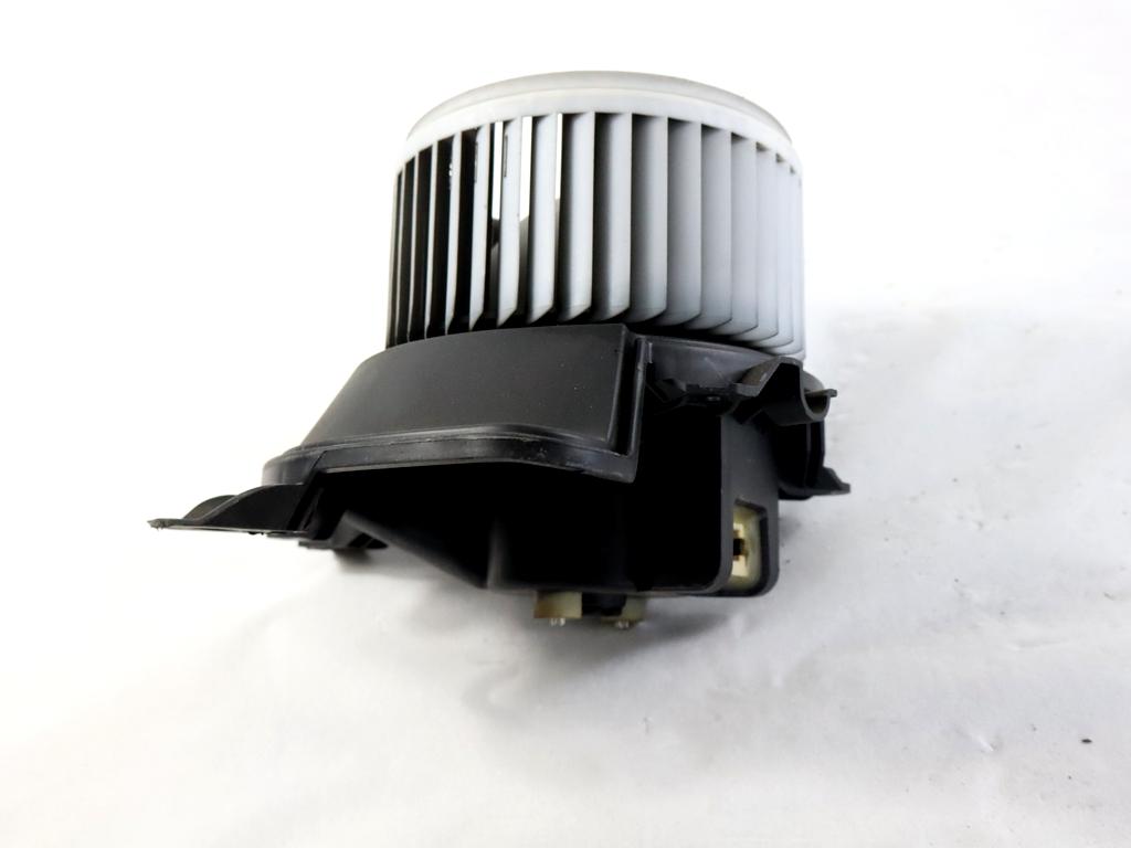 77364956 MOTORINO VENTOLA VENTILAZIONE ABITACOLO FIAT GRANDE PUNTO 1.2 B 48KW 5M 5P (2010) RICAMBIO USATO 164230100