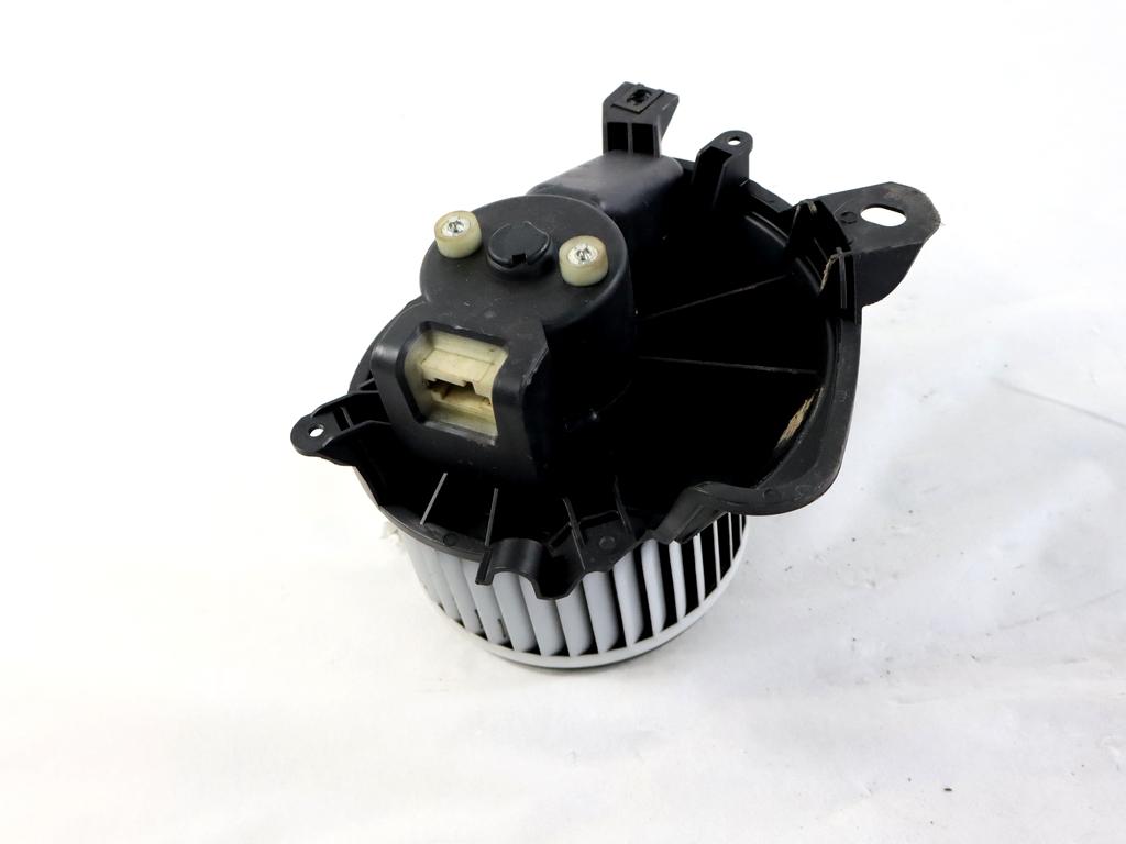 77364956 MOTORINO VENTOLA VENTILAZIONE ABITACOLO FIAT GRANDE PUNTO 1.2 B 48KW 5M 5P (2010) RICAMBIO USATO 164230100