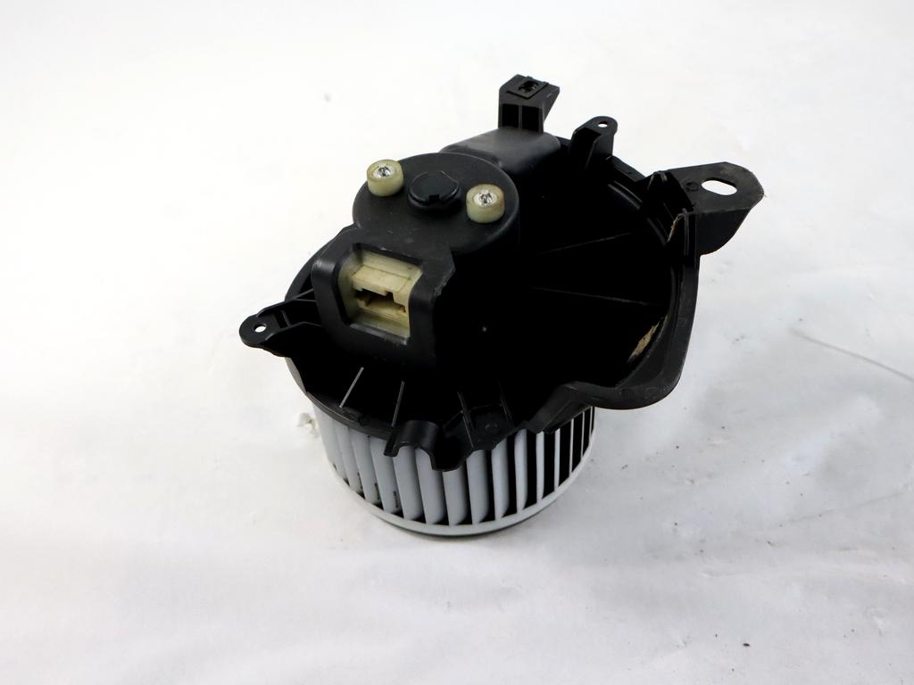 77364956 MOTORINO VENTOLA VENTILAZIONE ABITACOLO FIAT GRANDE PUNTO 1.2 B 48KW 5M 5P (2010) RICAMBIO USATO 164230100