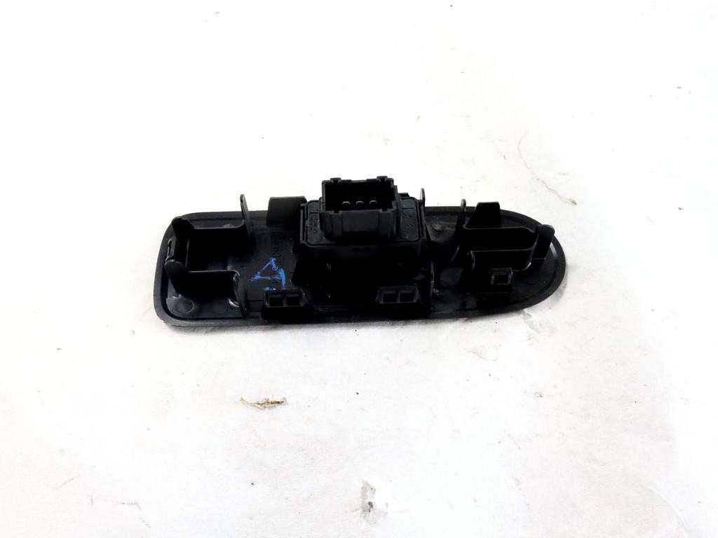 96657927ZD COMANDO INTERRUTTORE ALZA-VETRO ALZA-CRISTALLO PORTA ANTERIORE DESTRA CITROEN C3 1.1 B 44KW 5M 5P (2012) RICAMBIO USATO 96637534XT