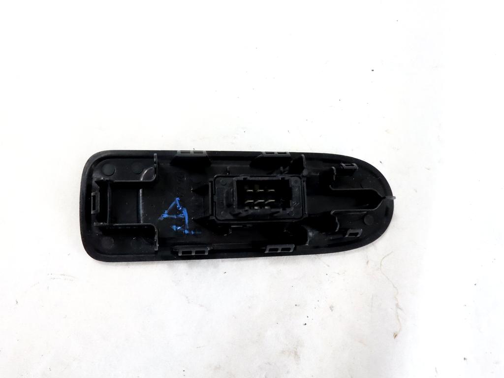 96657927ZD COMANDO INTERRUTTORE ALZA-VETRO ALZA-CRISTALLO PORTA ANTERIORE DESTRA CITROEN C3 1.1 B 44KW 5M 5P (2012) RICAMBIO USATO 96637534XT