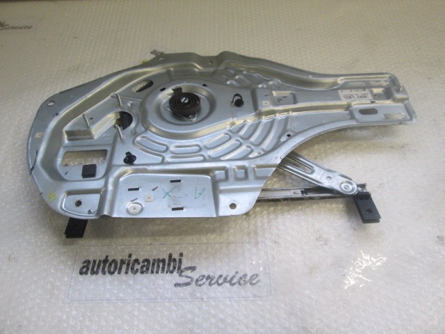 MEHANIZEM VETROBRANSKEGA STEKLA PREDNJIH VRAT OEM N. 82470-2E010 ORIGINAL REZERVNI DEL HYUNDAI TUCSON JM MK1 (2004 - 2009) DIESEL LETNIK 2007