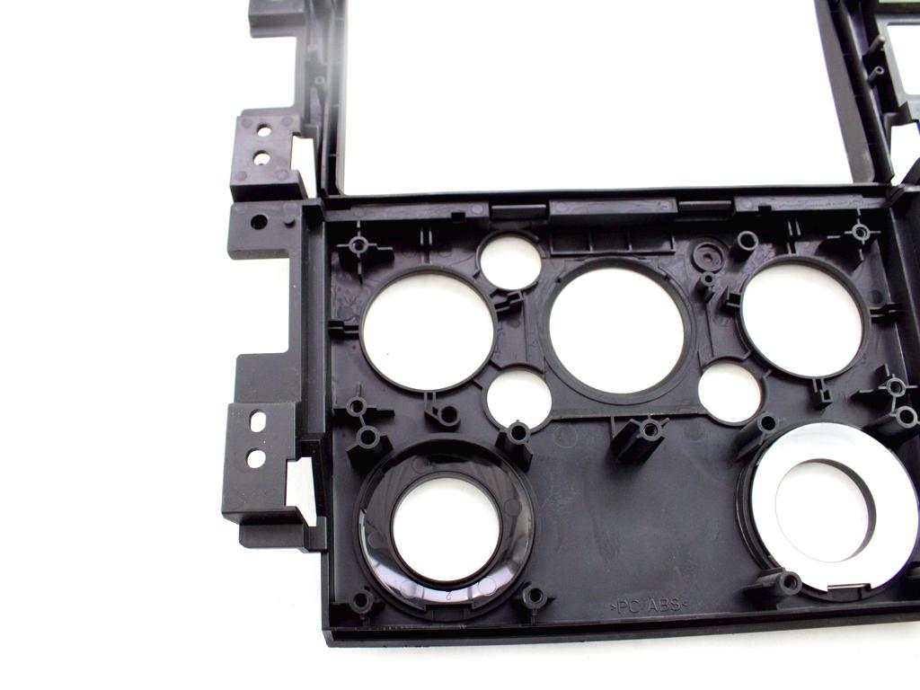 3951076K30CAU MASCHERINA RIVESTIMENTO CRUSCOTTO CENTRALE SUZUKI GRAND VITARA 2.4 B 124KW 5P 4X4 (2009) RICAMBIO USATO