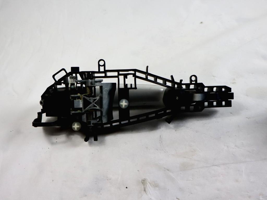 51217326918 MANIGLIA ESTERNA PORTA ANTERIORE DESTRA BMW SERIE 3 316D F31 SW 2.0 D 85KW 6M 5P (2013) RICAMBIO USATO