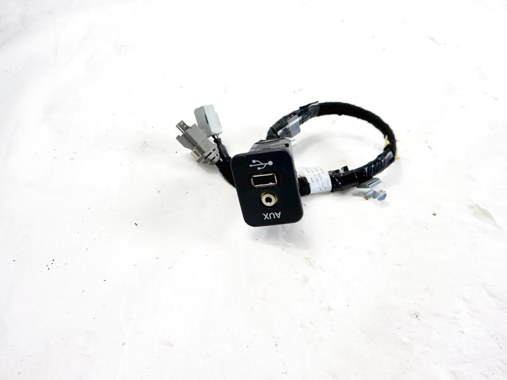 68068292AA PORTA INGRESSO USB AUX FIAT FREEMONT 2.0 D 125KW 6M 5P (2012) RICAMBIO USATO