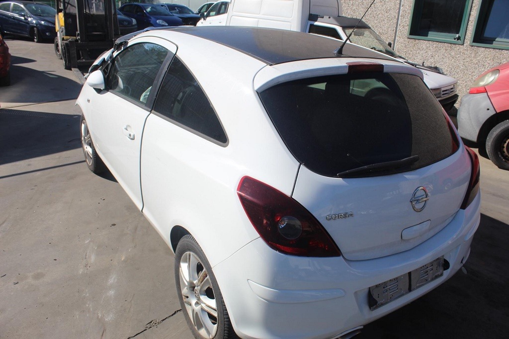 OPEL CORSA D 1.2 G 63KW 5M 5P (2011) RICAMBI USATI AUTO IN PIAZZALE 