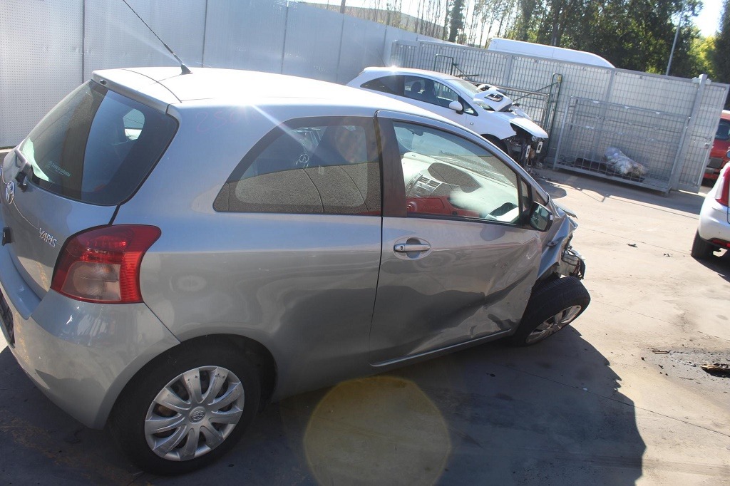 TOYOTA YARIS 1.3 B 64KW 5M 3P (2008) RICAMBI IN MAGAZZINO