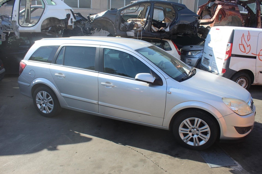 OPEL ASTRA H SW 1.7 D 81KW 6M 5P (2008) RICAMBI USATI AUTO IN PIAZZALE 