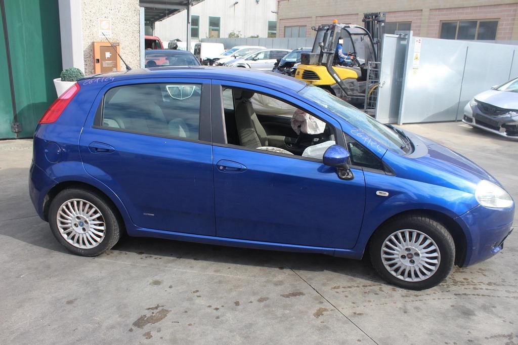 FIAT GRANDE PUNTO 1.2 B 48KW 5M 5P (2007) RICAMBI USATI AUTO IN PIAZZALE 