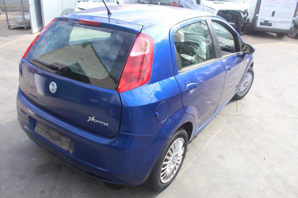 FIAT GRANDE PUNTO 1.2 B 48KW 5M 5P (2007) RICAMBI USATI AUTO IN PIAZZALE 