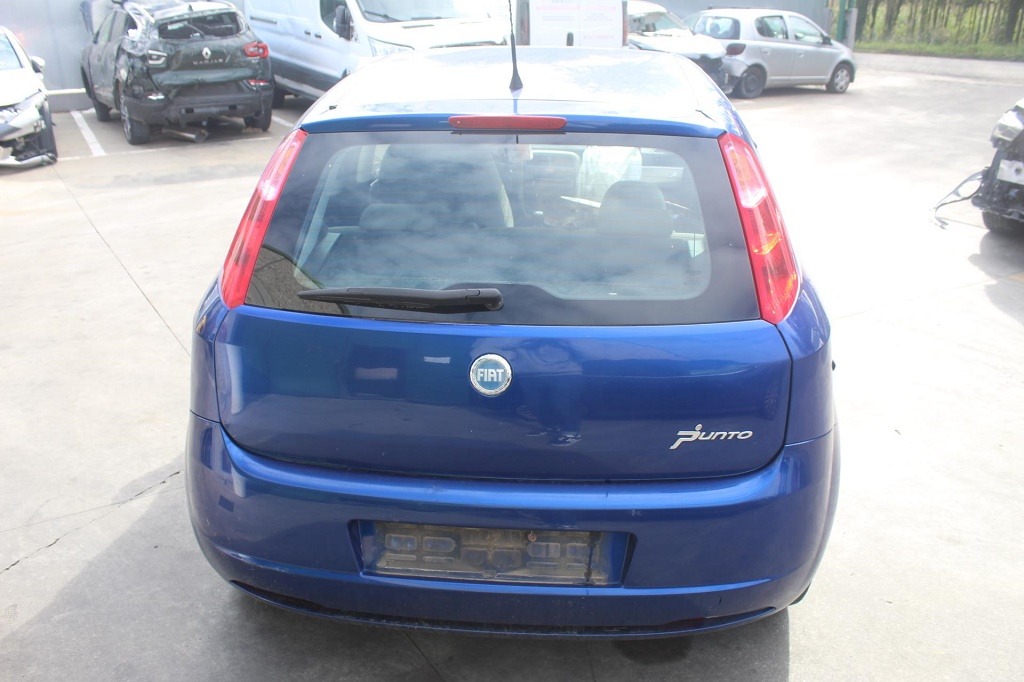 FIAT GRANDE PUNTO 1.2 B 48KW 5M 5P (2007) RICAMBI USATI AUTO IN PIAZZALE 