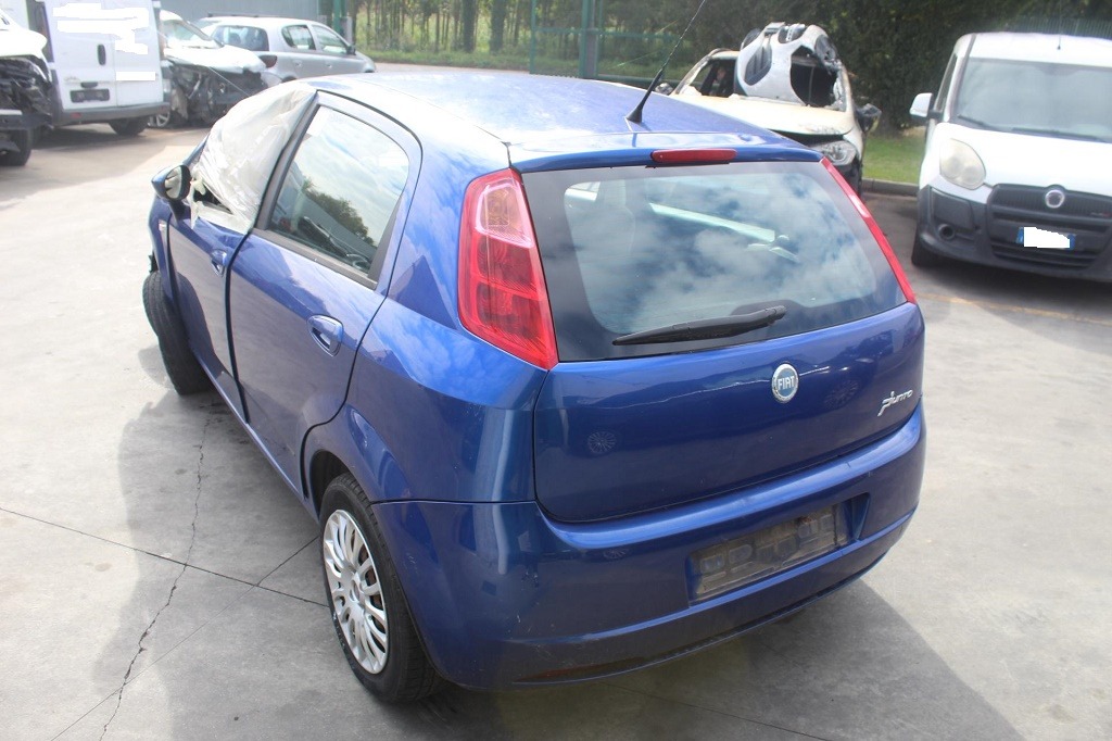 FIAT GRANDE PUNTO 1.2 B 48KW 5M 5P (2007) RICAMBI USATI AUTO IN PIAZZALE 