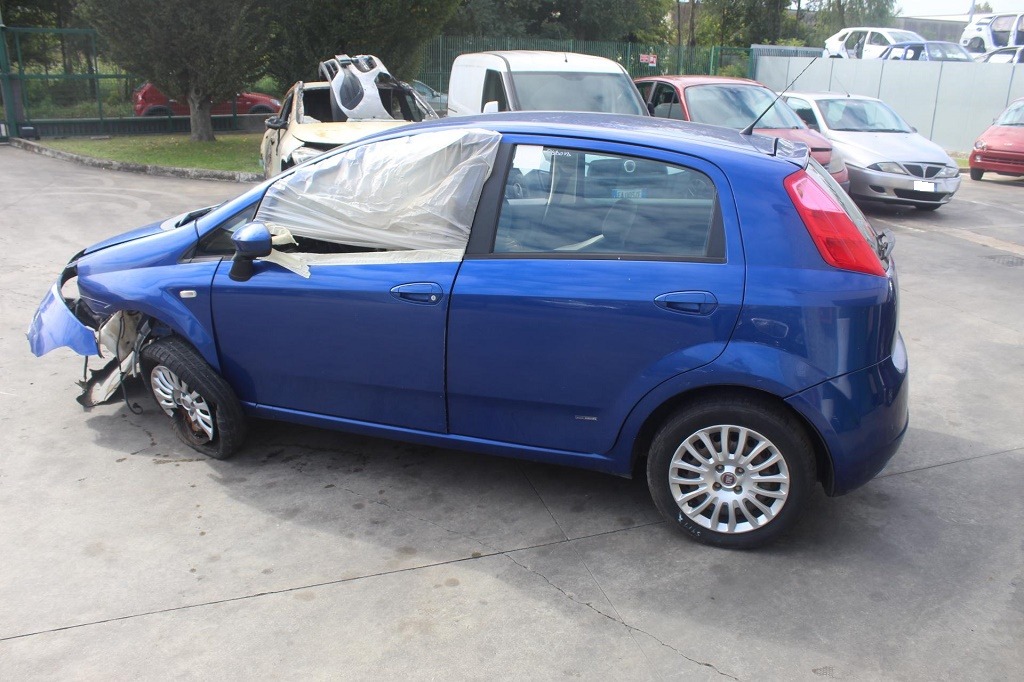 FIAT GRANDE PUNTO 1.2 B 48KW 5M 5P (2007) RICAMBI USATI AUTO IN PIAZZALE 