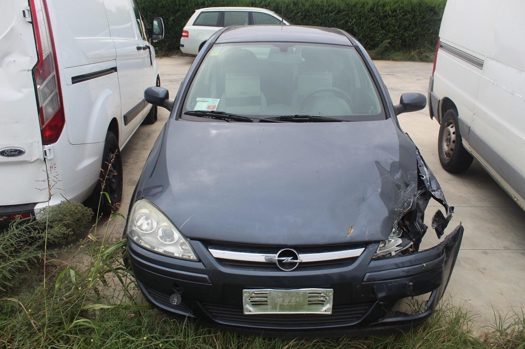 OPEL CORSA C 1.2 B 59KW 5M 5P (2006) RICAMBI USATI AUTO IN PIAZZALE 