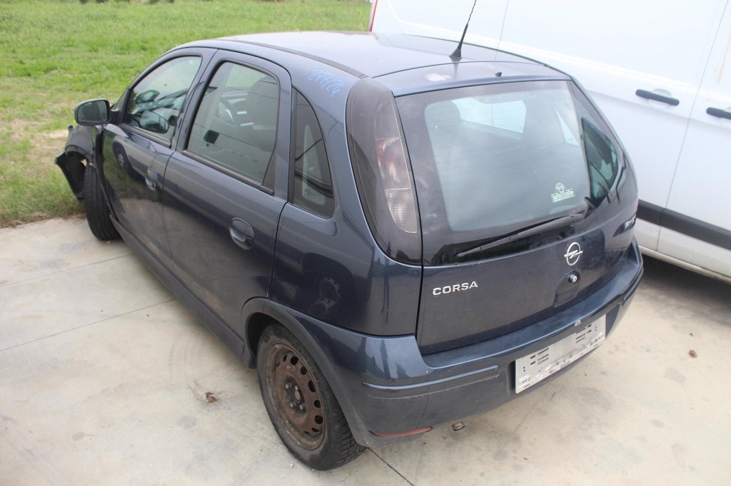 OPEL CORSA C 1.2 B 59KW 5M 5P (2006) RICAMBI USATI AUTO IN PIAZZALE 