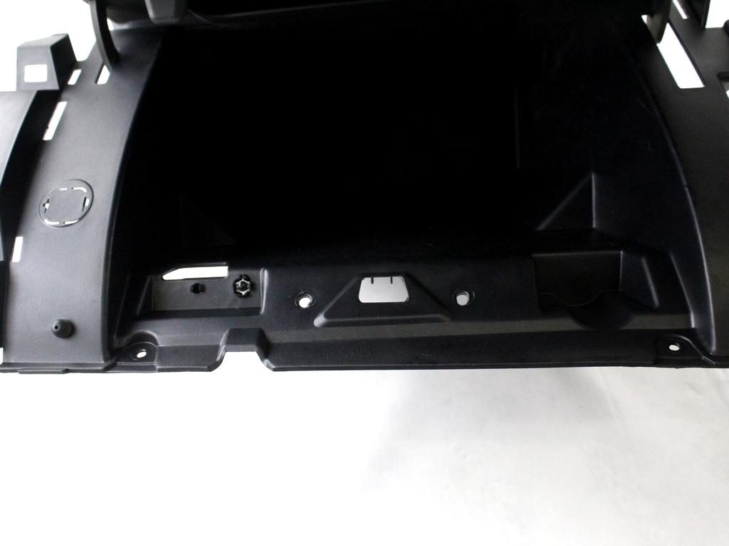 3M51-R06044-AMW CASSETTO PORTAOGGETTI CRUSCOTTO LATO DESTRO FORD KUGA 2.0 D 103KW 6M 5P (2012) RICAMBIO USATO