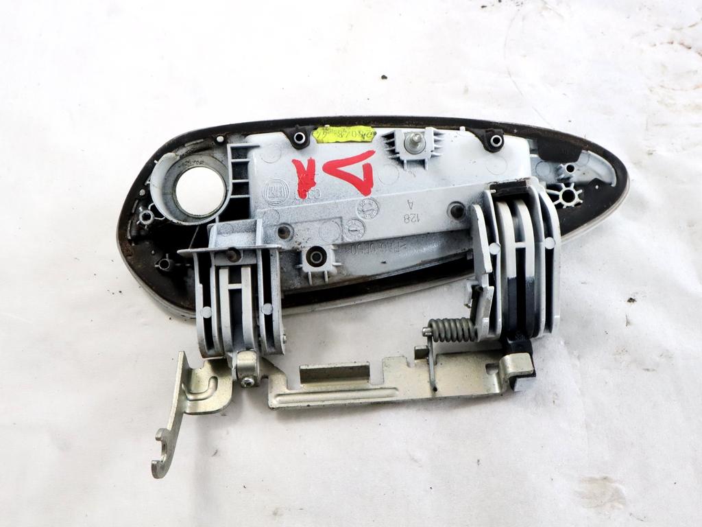 735470863 MANIGLIA ESTERNA PORTA ANTERIORE DESTRA FIAT GRANDE PUNTO 1.2 B 48KW 5M 5P (2008) RICAMBIO USATO