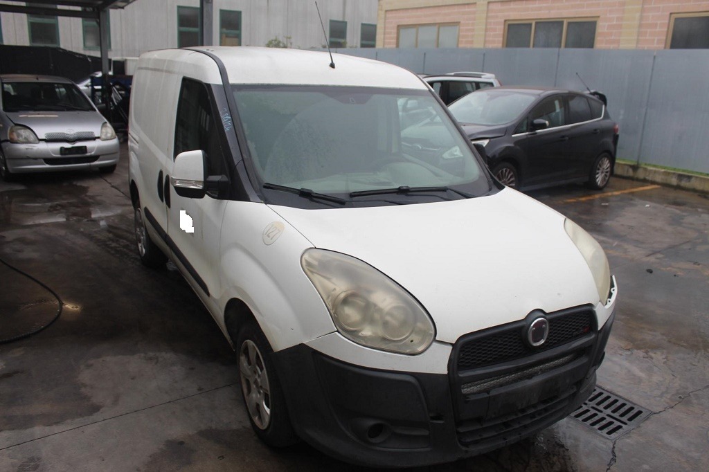 FIAT DOBLO 1.6 D 77KW 5M 2P (2010) RICAMBI USATI AUTO IN PIAZZALE 