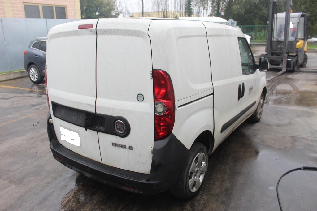 FIAT DOBLO 1.6 D 77KW 5M 2P (2010) RICAMBI USATI AUTO IN PIAZZALE 