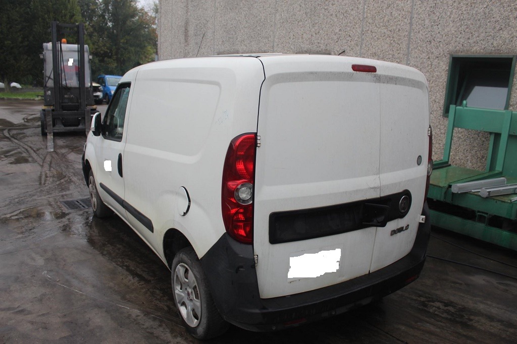 FIAT DOBLO 1.6 D 77KW 5M 2P (2010) RICAMBI USATI AUTO IN PIAZZALE 