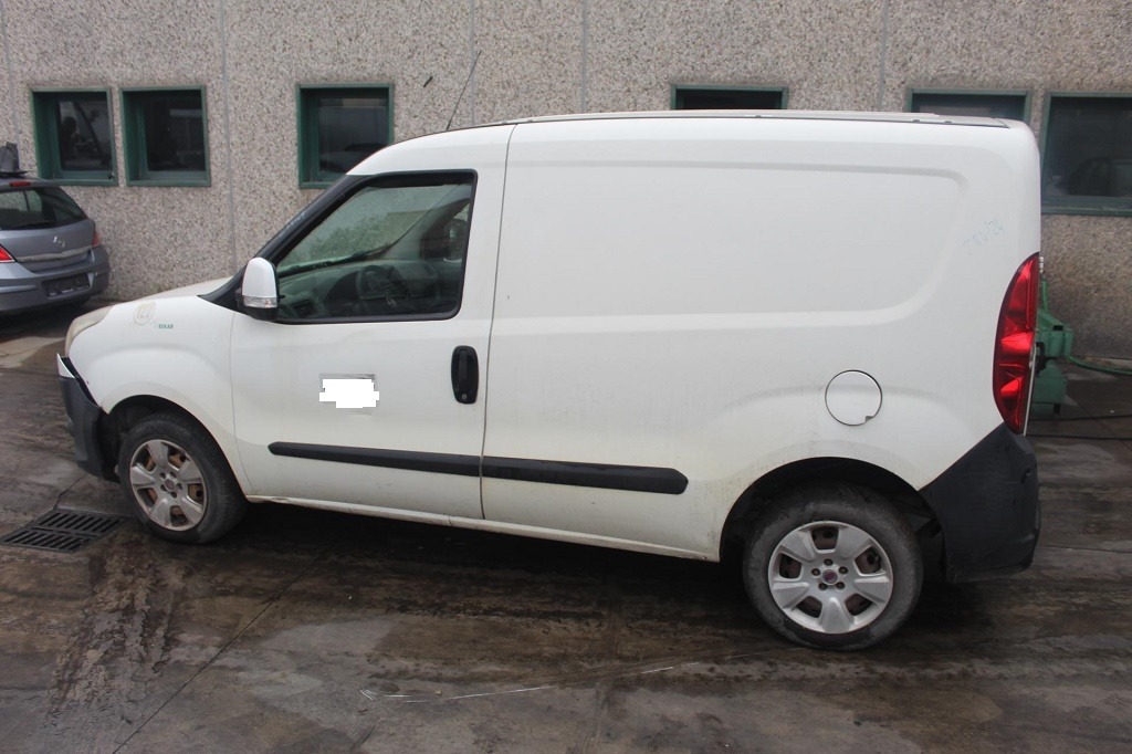 FIAT DOBLO 1.6 D 77KW 5M 2P (2010) RICAMBI USATI AUTO IN PIAZZALE 