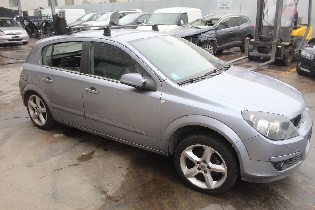 OPEL ASTRA H 1.7 D 74KW 5M 5P (2004) RICAMBI USATI AUTO IN PIAZZALE 