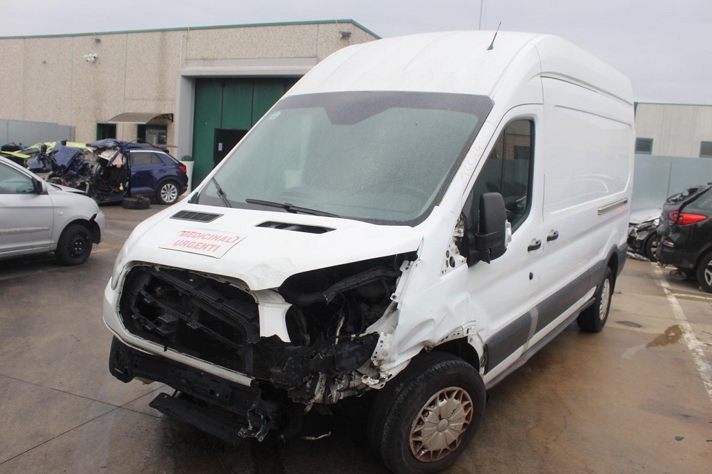 FORD TRANSIT 2.2 D 92KW 6M 2P (2015) RICAMBI USATI AUTO IN PIAZZALE 