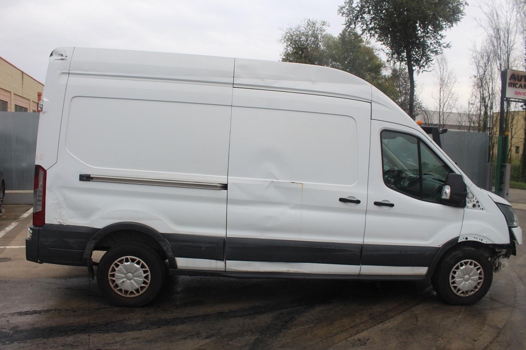 FORD TRANSIT 2.2 D 92KW 6M 2P (2015) RICAMBI USATI AUTO IN PIAZZALE 