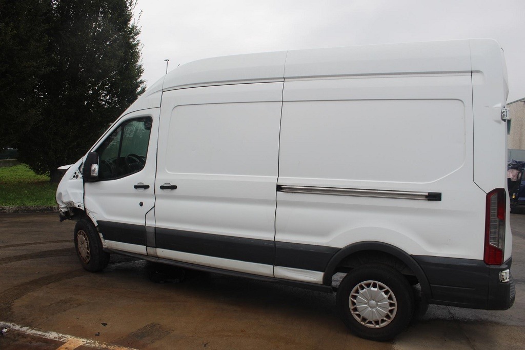 FORD TRANSIT 2.2 D 92KW 6M 2P (2015) RICAMBI USATI AUTO IN PIAZZALE 