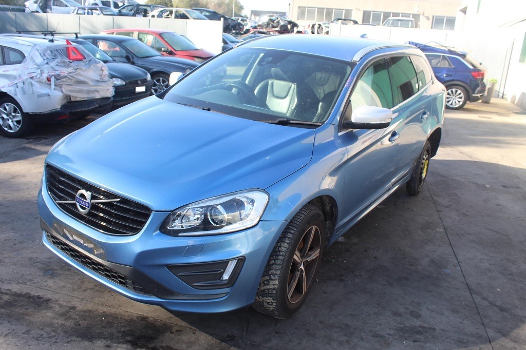 VOLVO XC60 2.0 D RHD 140KW AUT 5P (2017) RICAMBI USATI AUTO IN PIAZZALE 