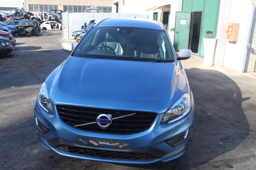 VOLVO XC60 2.0 D RHD 140KW AUT 5P (2017) RICAMBI USATI AUTO IN PIAZZALE 