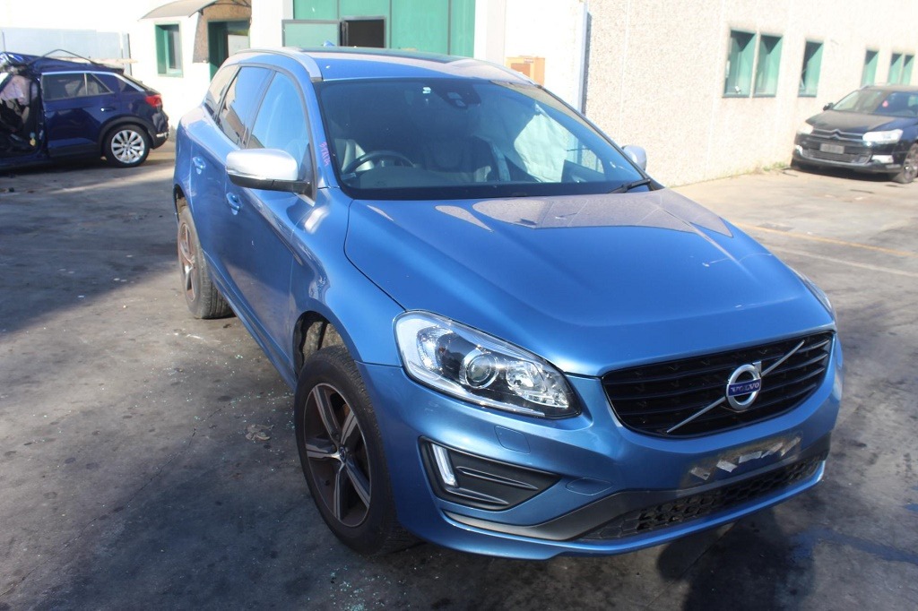 VOLVO XC60 2.0 D RHD 140KW AUT 5P (2017) RICAMBI USATI AUTO IN PIAZZALE 