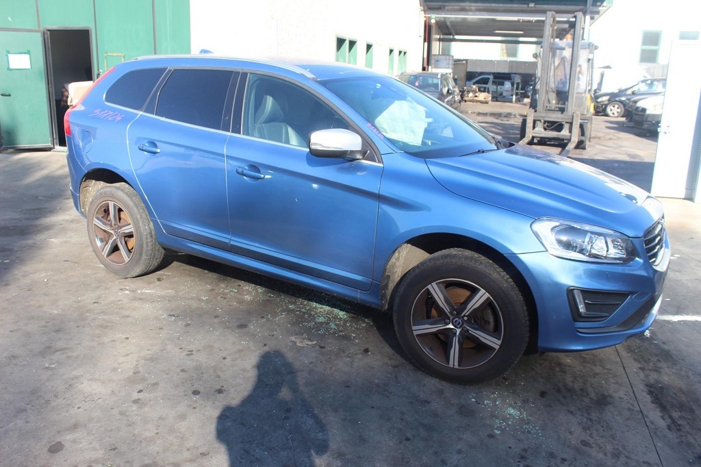 VOLVO XC60 2.0 D RHD 140KW AUT 5P (2017) RICAMBI USATI AUTO IN PIAZZALE 