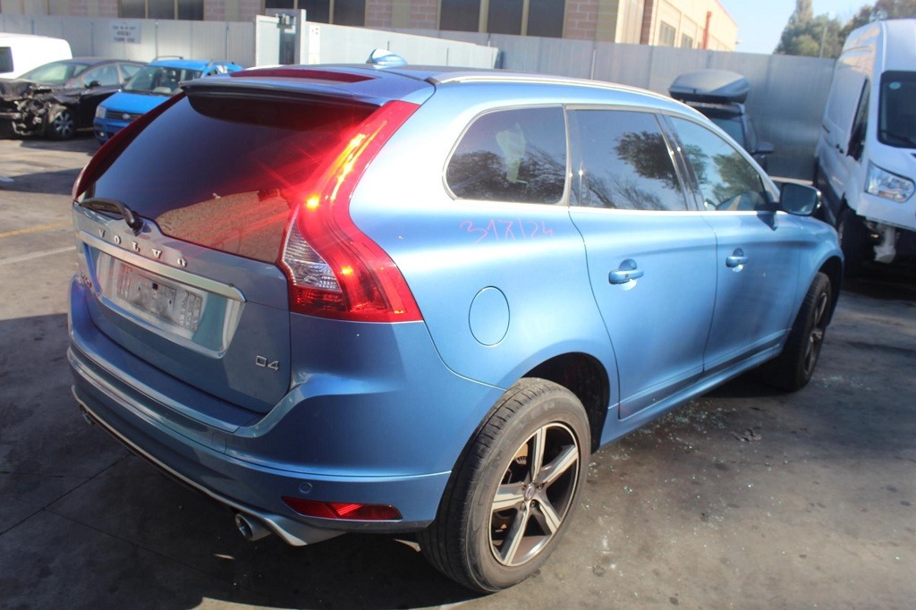 VOLVO XC60 2.0 D RHD 140KW AUT 5P (2017) RICAMBI USATI AUTO IN PIAZZALE 