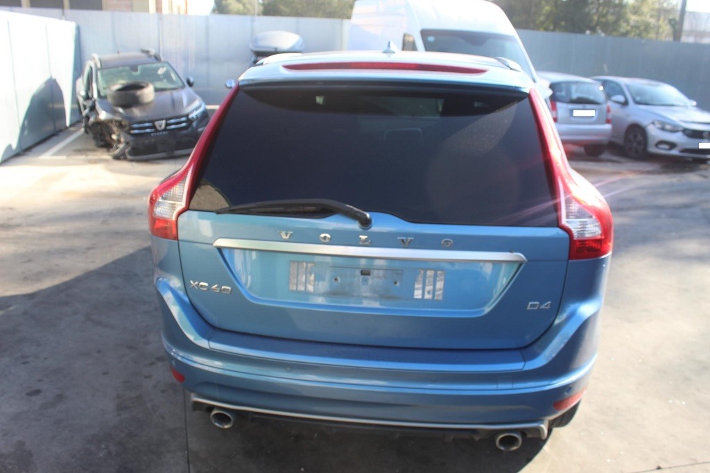 VOLVO XC60 2.0 D RHD 140KW AUT 5P (2017) RICAMBI USATI AUTO IN PIAZZALE 