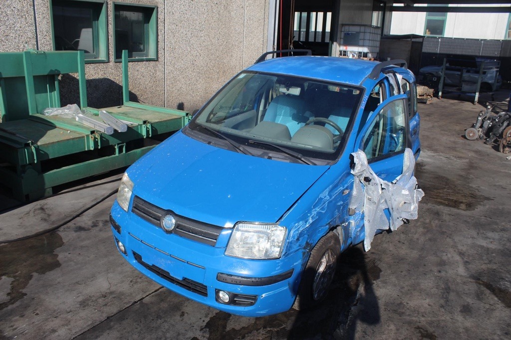 FIAT PANDA 1.2 B 44KW 5M 5P (2004) RICAMBI USATI AUTO IN PIAZZALE 