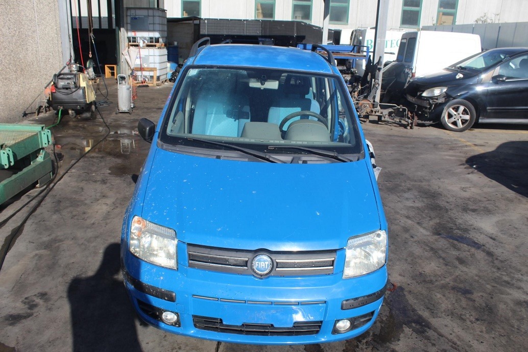 FIAT PANDA 1.2 B 44KW 5M 5P (2004) RICAMBI USATI AUTO IN PIAZZALE 