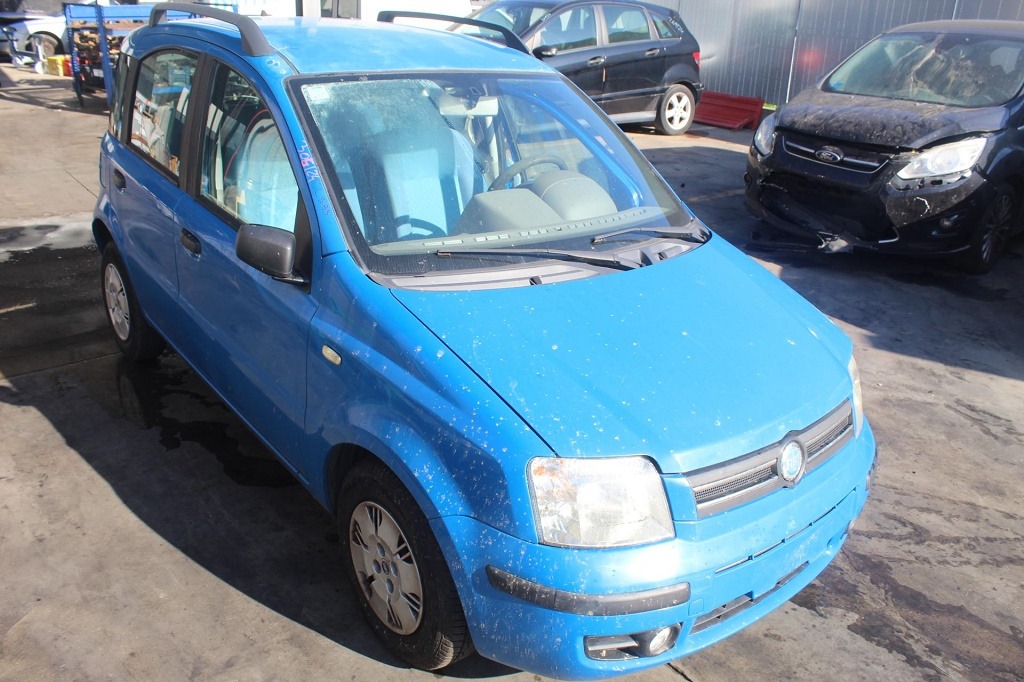 FIAT PANDA 1.2 B 44KW 5M 5P (2004) RICAMBI USATI AUTO IN PIAZZALE 