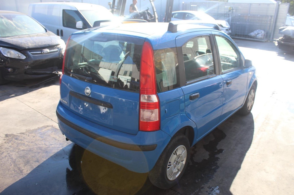 FIAT PANDA 1.2 B 44KW 5M 5P (2004) RICAMBI USATI AUTO IN PIAZZALE 