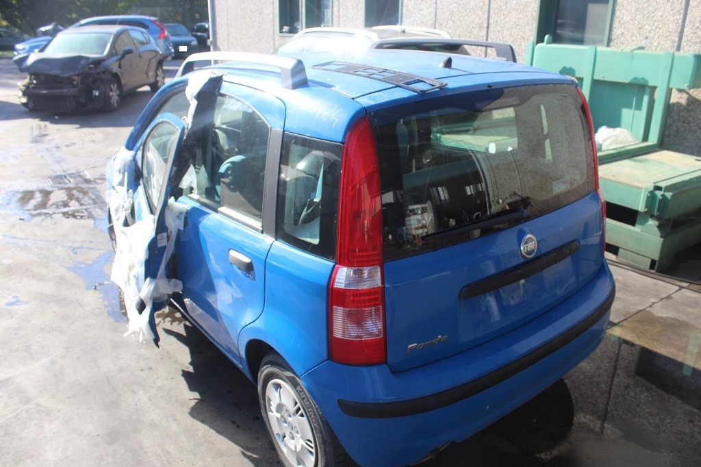 FIAT PANDA 1.2 B 44KW 5M 5P (2004) RICAMBI USATI AUTO IN PIAZZALE 