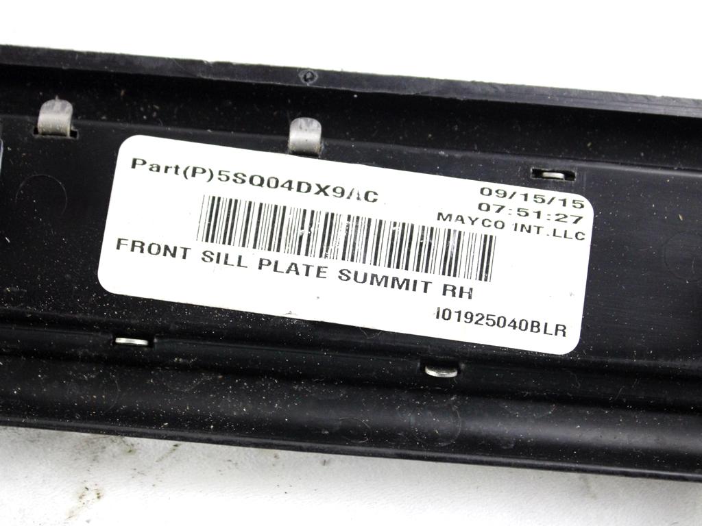 5SQ04DX9AC MODANATURA RIVESTIMENTO PIEDI BATTIACCO ANTERIORE LATO DESTRO JEEP GRAND CHEROKEE 3.0 D 4X4 184KW AUT 5P (2015) RICAMBIO USATO 