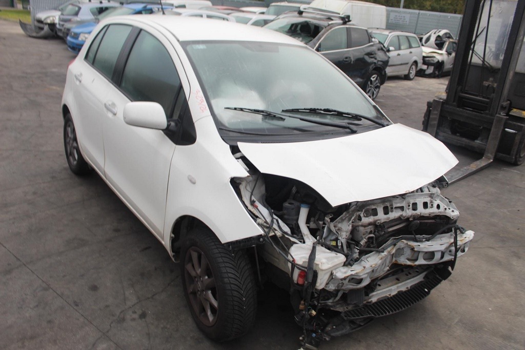 TOYOTA YARIS 1.4 B 74KW 5M 5P (2010) RICAMBIO USATO 