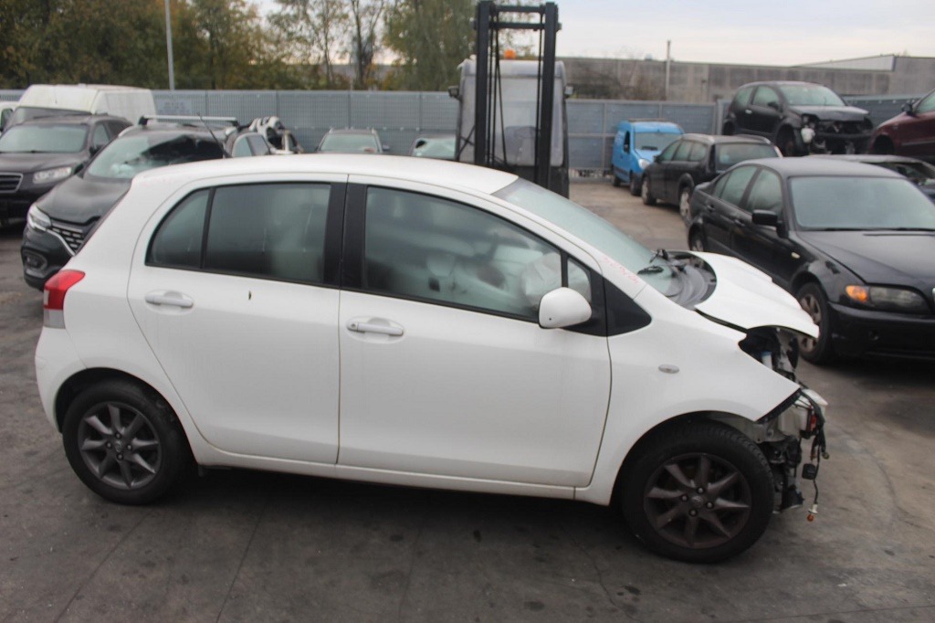 TOYOTA YARIS 1.4 B 74KW 5M 5P (2010) RICAMBIO USATO 